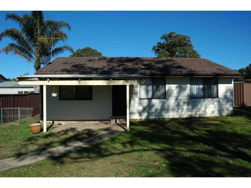 35a Palau Crescent, Lethbridge Park NSW 2770