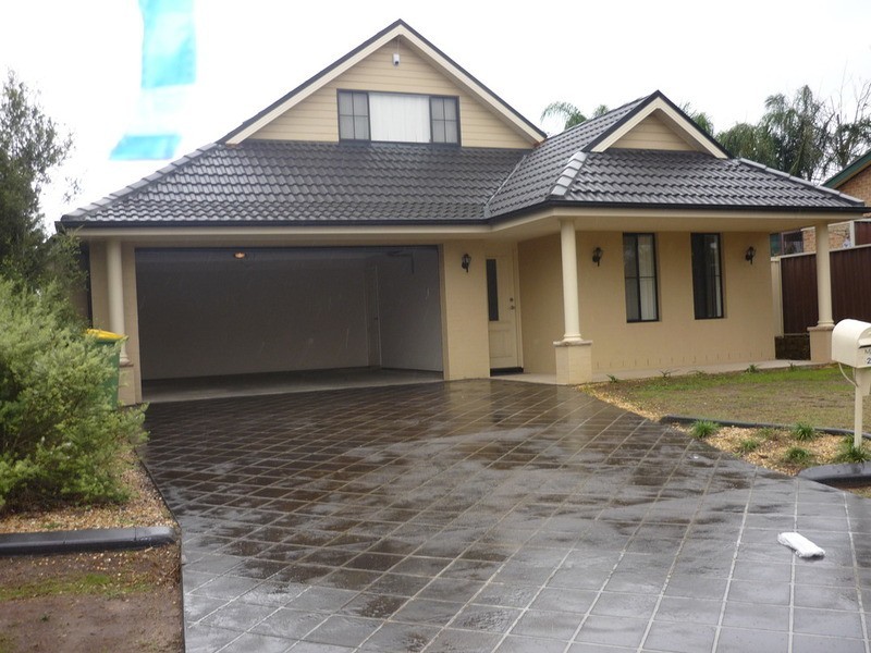 2/1 Windrush Circuit, St Clair NSW 2759