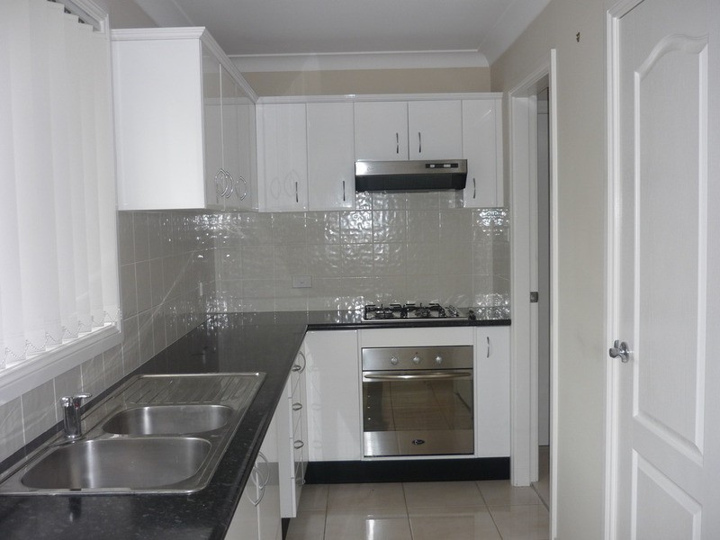 2/1 Windrush Circuit, St Clair NSW 2759