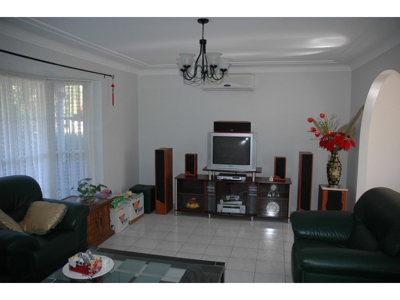 16 Munmora Place, Oxley Park NSW 2760