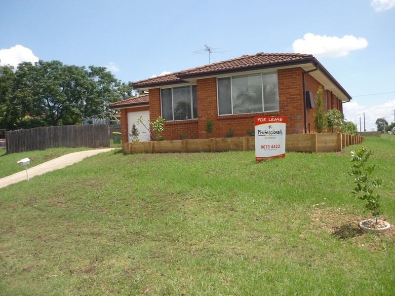 6 Cumberland Place, Colyton NSW 2760