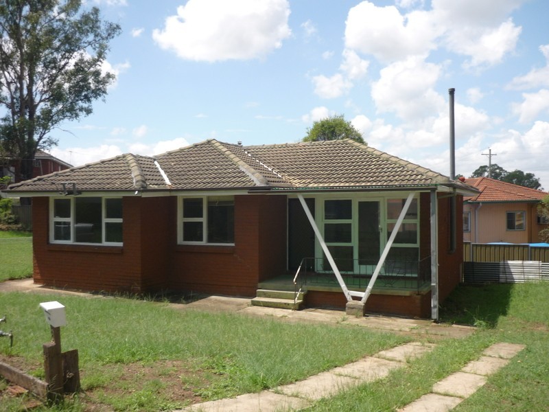 8 Chester Street, Cambridge Park NSW 2747