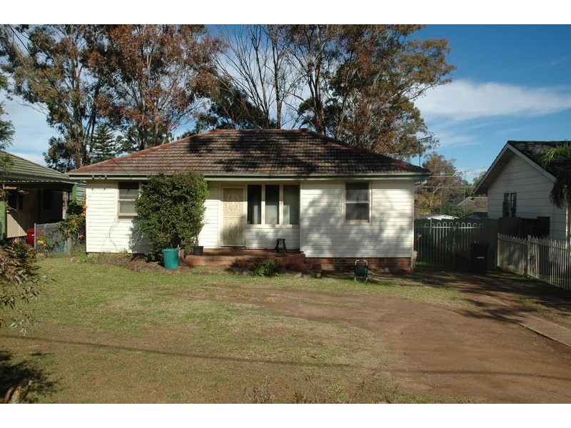 13 Bulolo Drive, Whalan NSW 2770