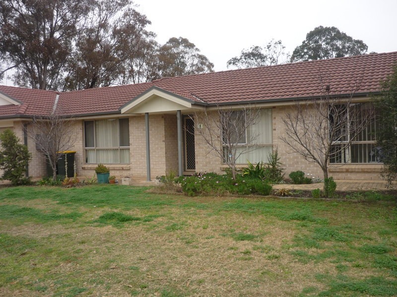 8 Chilton Avenue, Oakhurst NSW 2761