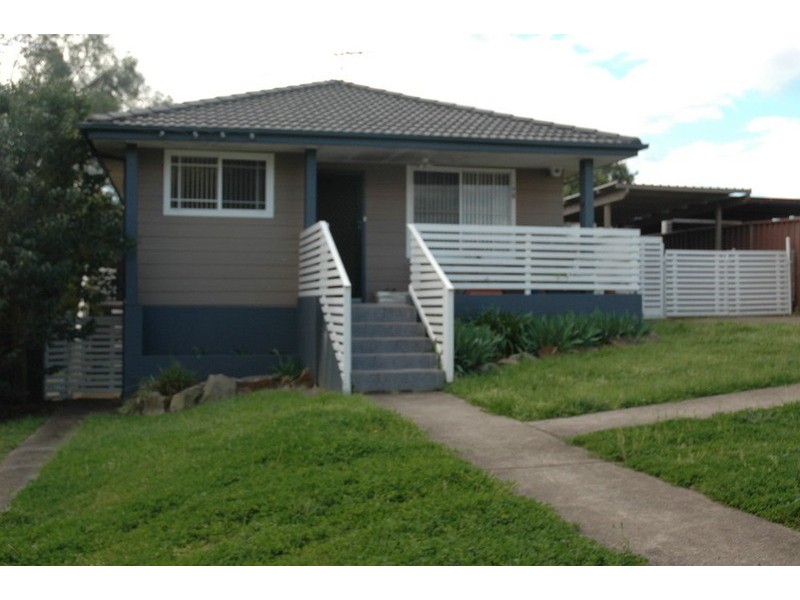 8 Mikkelsen Avenue, Tregear NSW 2770