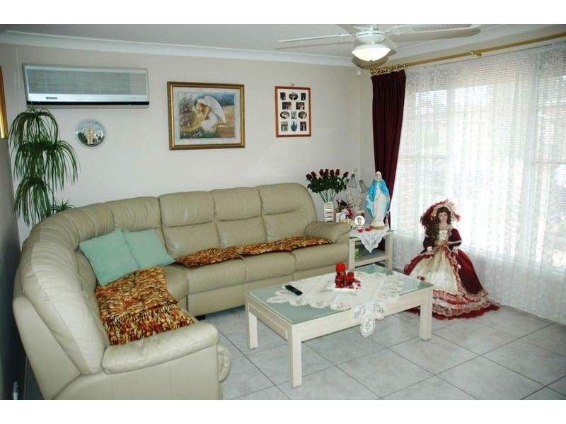 28 Ashwick Circuit, St Clair NSW 2759