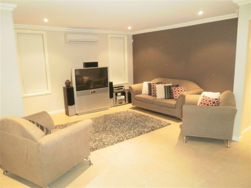 12  Woolls Crescent, Ropes Crossing NSW 2760