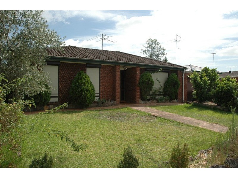 5 Macina Place, St Clair NSW 2759