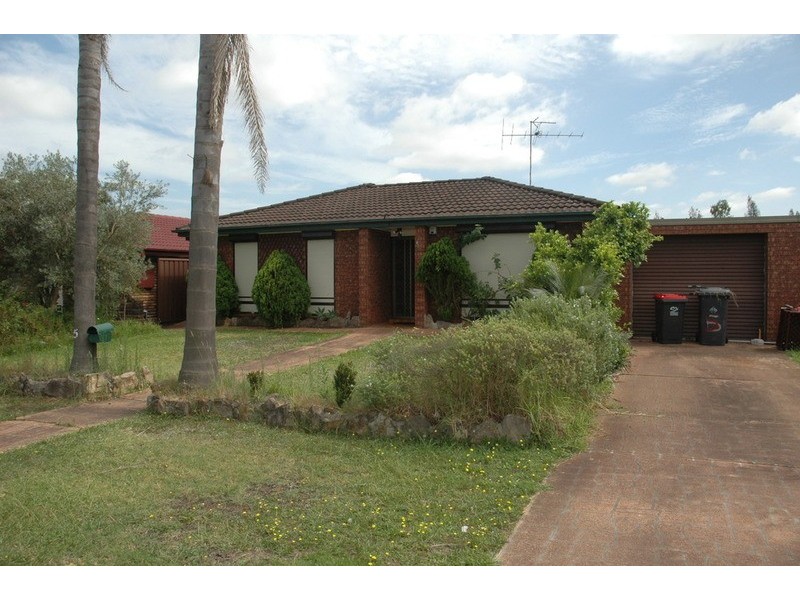 5 Macina Place, St Clair NSW 2759