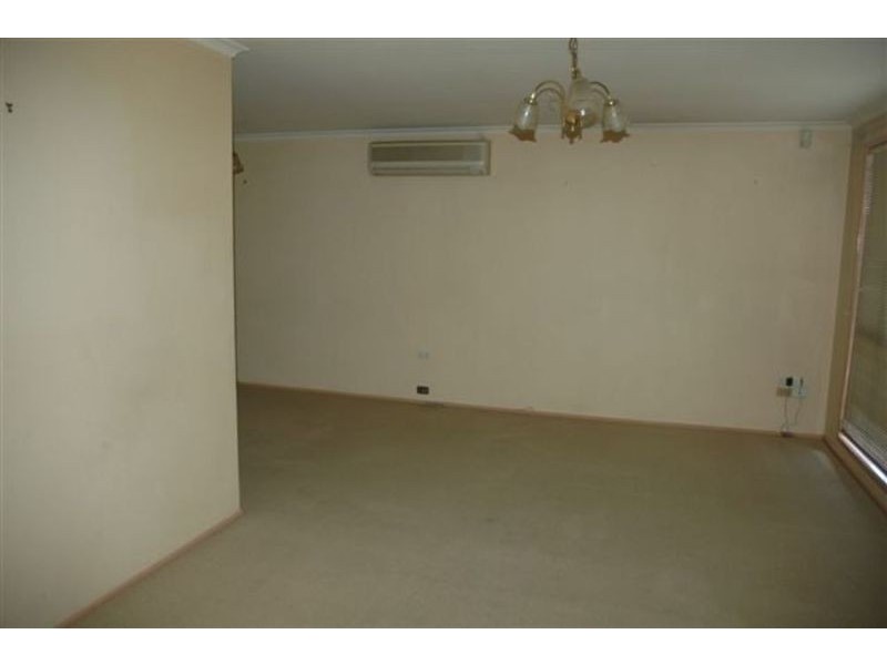 158 & 158A Explorers Way, St Clair NSW 2759