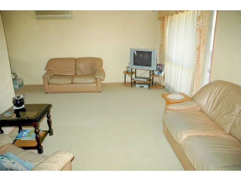 158 & 158A Explorers Way, St Clair NSW 2759