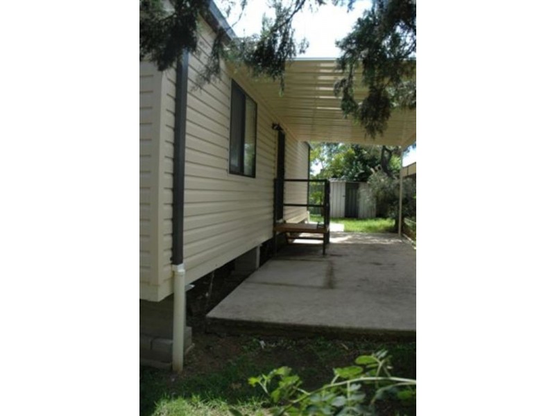 158 & 158A Explorers Way, St Clair NSW 2759