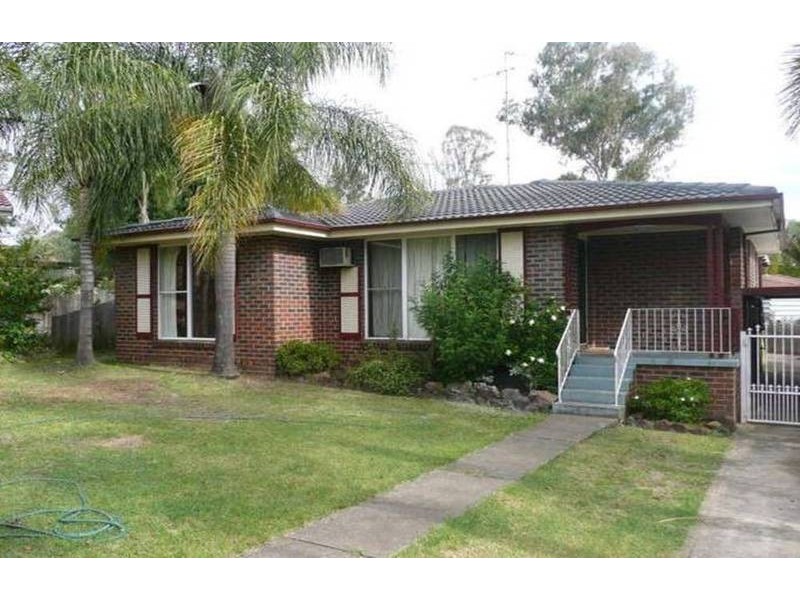 6 Ree Place, St Clair NSW 2759