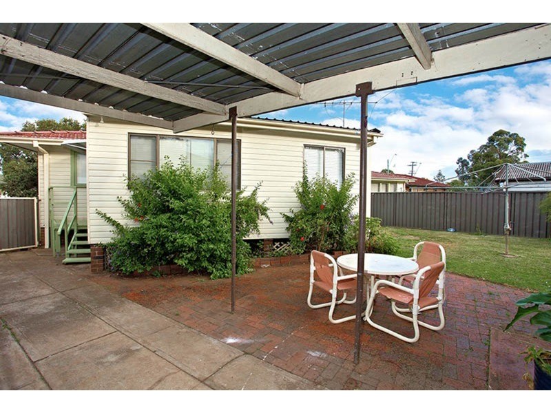 5 Mangariva Avenue, Lethbridge Park NSW 2770