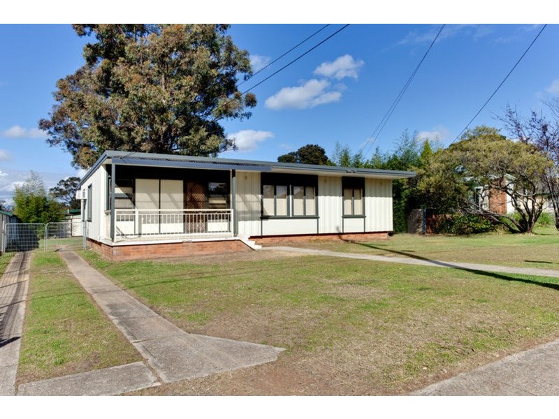 25 Wangaroa Crescent, Lethbridge Park NSW 2770