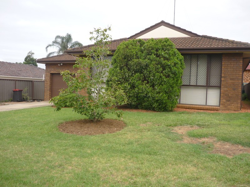 15 Bowerbird Crescent, St Clair NSW 2759