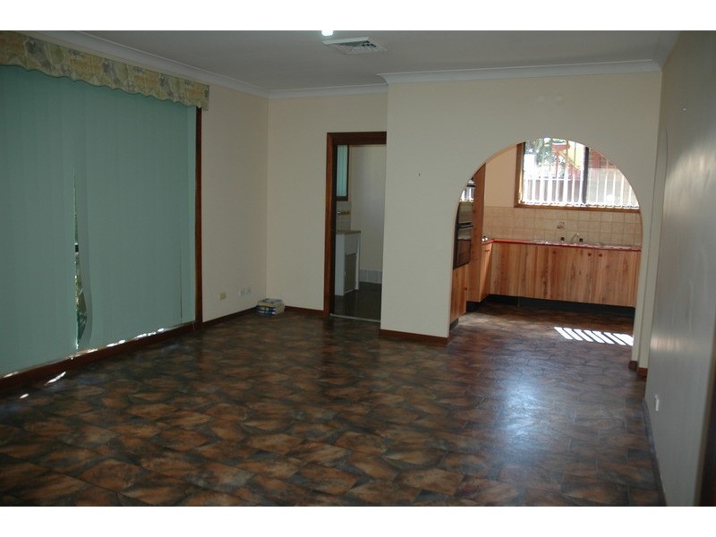 15 Bowerbird Crescent, St Clair NSW 2759