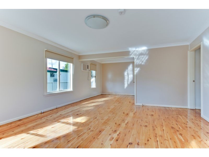 25 Wangaroa Crescent, Lethbridge Park NSW 2770