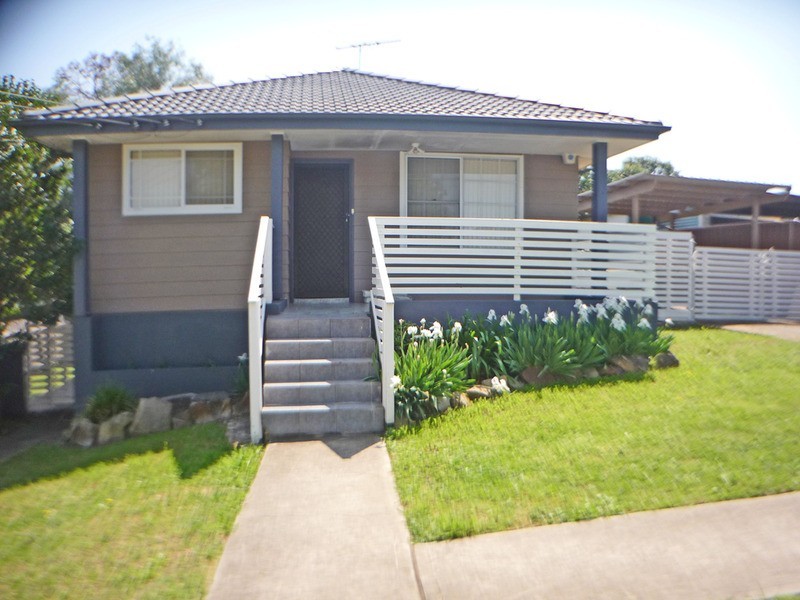 8  Mikkelsen Avenue, Tregear NSW 2770