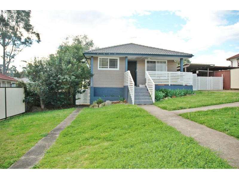 8  Mikkelsen Avenue, Tregear NSW 2770