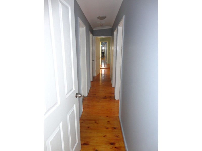 12 Nauru Crescent, Lethbridge Park NSW 2770