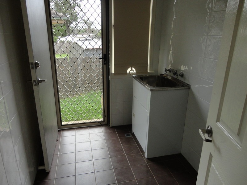 15 Wangaroa Crescent, Lethbridge Park NSW 2770