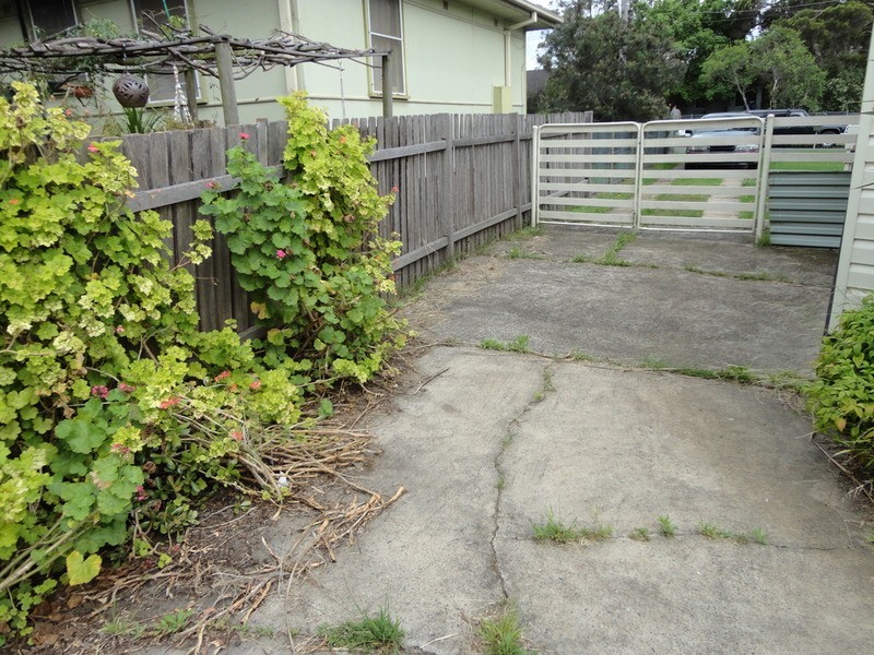 15 Wangaroa Crescent, Lethbridge Park NSW 2770