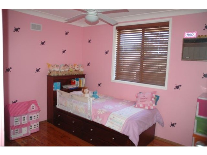 18 Hennesy  Crescent, Shalvey NSW 2770