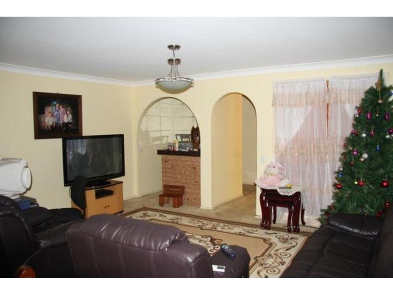 13 Avon Place, St Clair NSW 2759