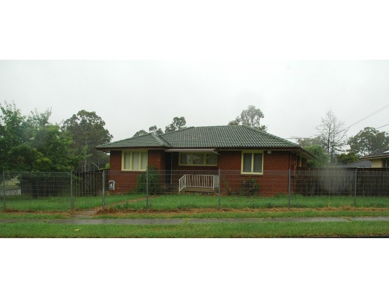 1 Rotorua Street, Lethbridge Park NSW 2770