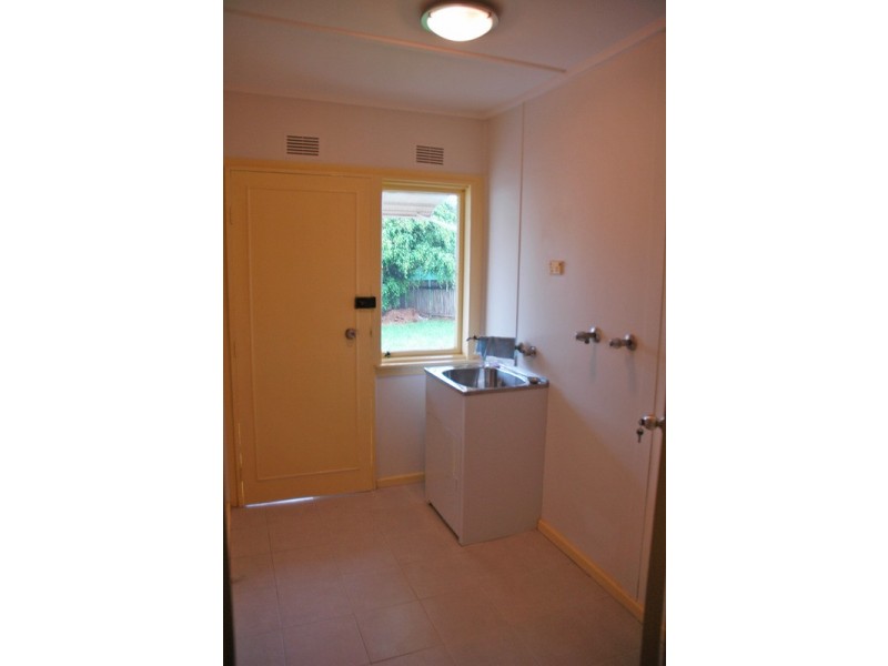 1 Rotorua Street, Lethbridge Park NSW 2770