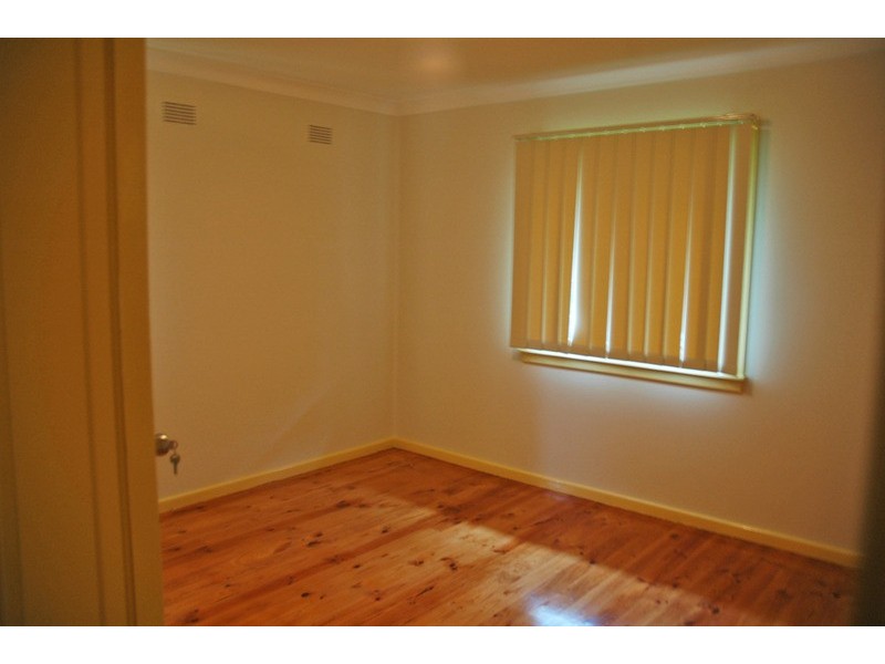 1 Rotorua Street, Lethbridge Park NSW 2770