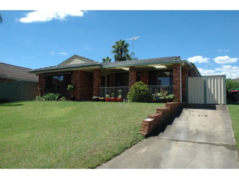 17 Tumut Place, St Clair NSW 2759