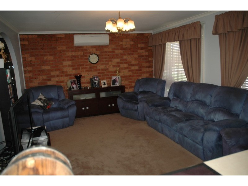 17 Tumut Place, St Clair NSW 2759