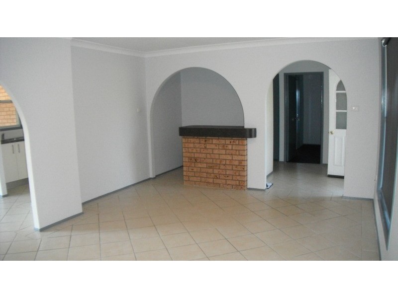 23 Topeka Glen, St Clair NSW 2759