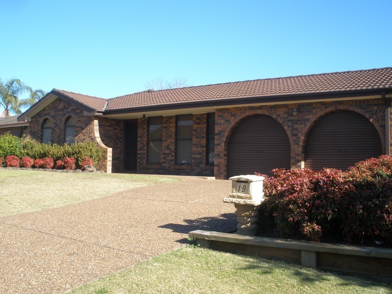 19 Windrush Circuit, St Clair NSW 2759