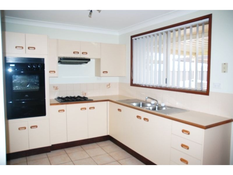 3 Dolphin Close, Claremont Meadows NSW 2747