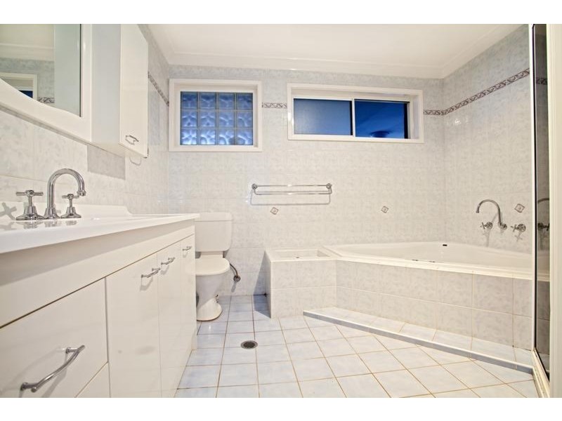 5 Yarrabee Place, Colyton NSW 2760