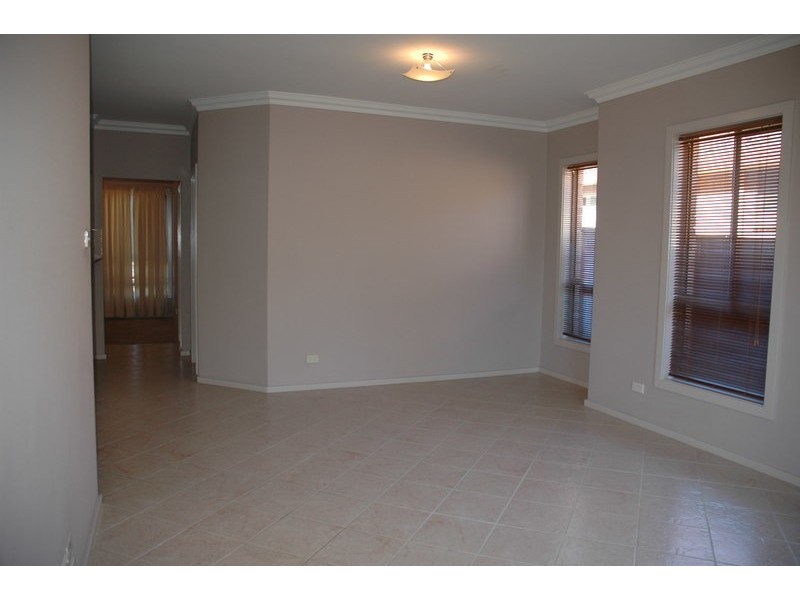 2a Blackwell Drive, St Clair NSW 2759