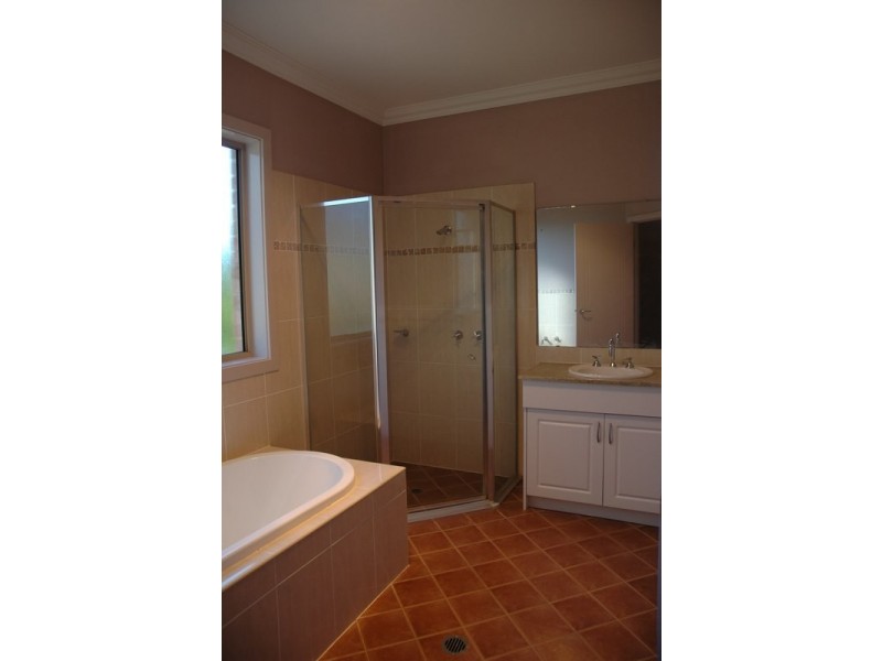 2a Blackwell Drive, St Clair NSW 2759