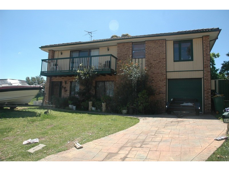 24 Dobell Circuit, St Clair NSW 2759