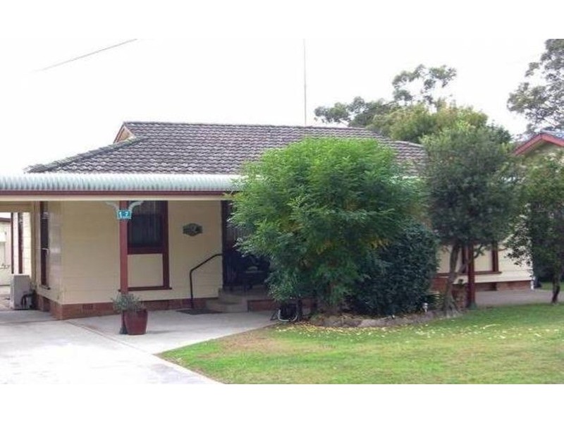 17 Pitcairn Avenue, Lethbridge Park NSW 2770
