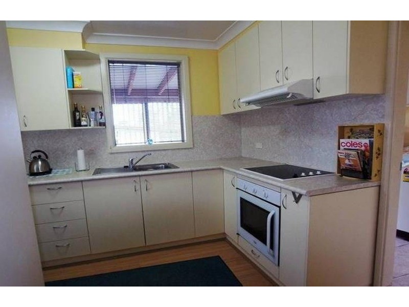 17 Pitcairn Avenue, Lethbridge Park NSW 2770