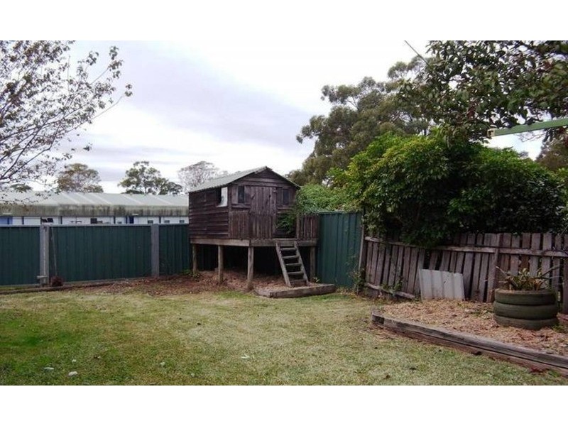 17 Pitcairn Avenue, Lethbridge Park NSW 2770