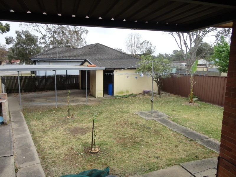 8 Mendana Street, Lethbridge Park NSW 2770