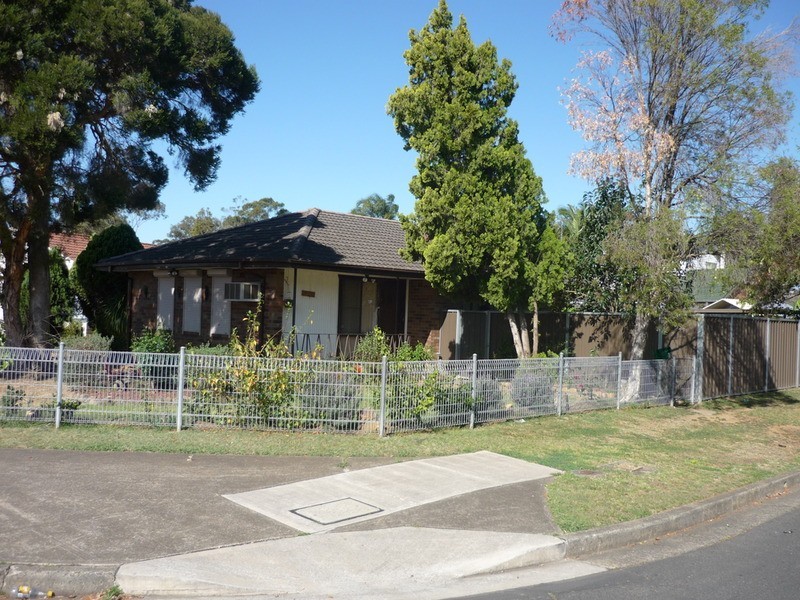 1 Taranaki Avenue, Lethbridge Park NSW 2770