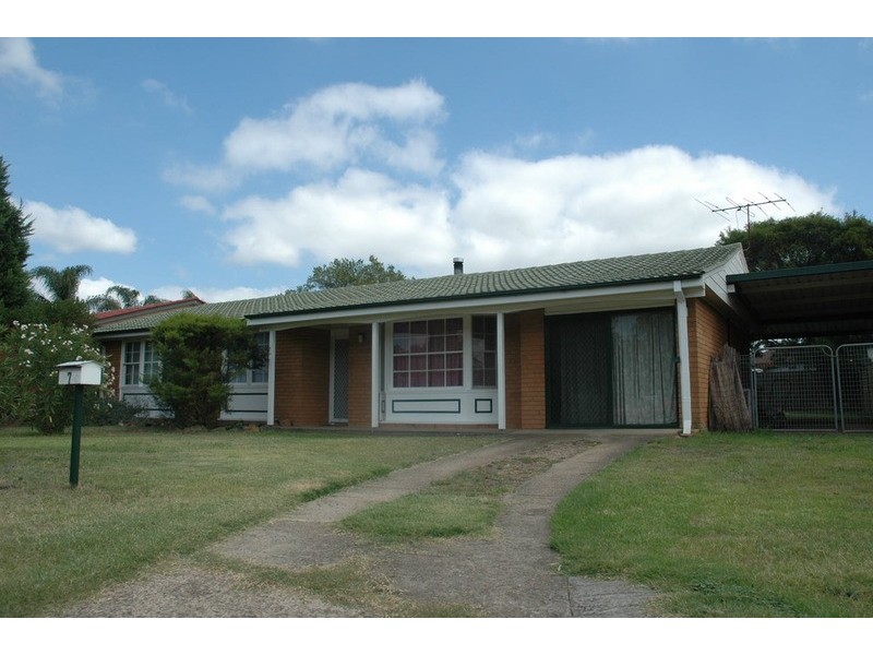 7 Charles Sturt Drive, Werrington County NSW 2747