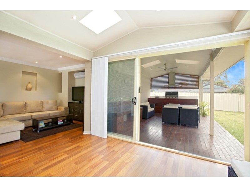 10 McLaren Grove, St Clair NSW 2759