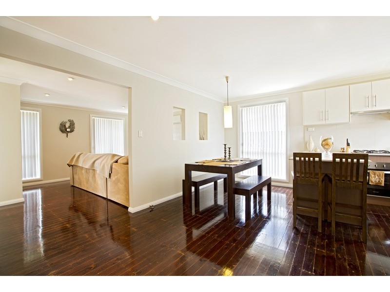 3 Shakespeare Drive, St Clair NSW 2759