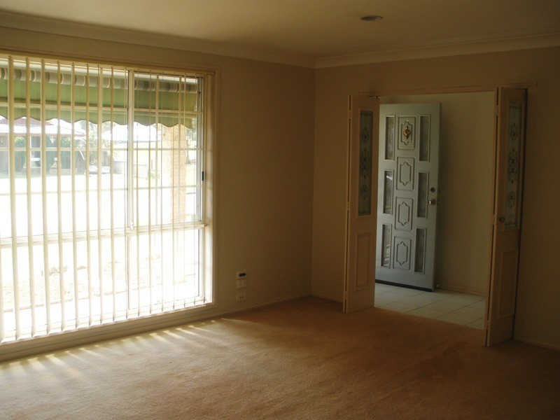 7 Redstone Place, St Clair NSW 2759